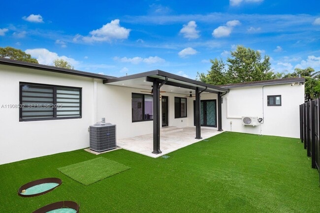 Building Photo - 5641 SW 67th Ave