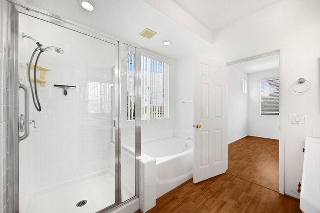 Building Photo - Adorable 2 Story 3 Bed 3 Bath Condo Gated Community