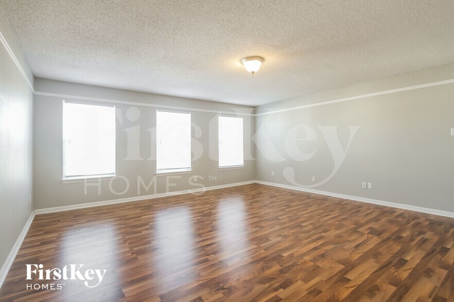 Building Photo - 319 Sunburst Ln