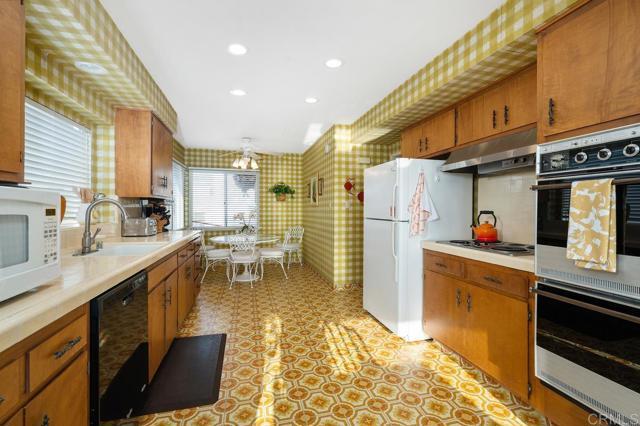 Building Photo - 1816 S Pacific St