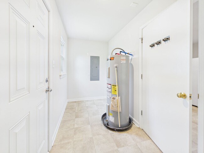 Building Photo - 1706 Catalina Dr