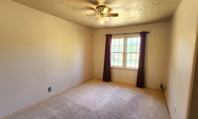 Building Photo - 3 Bed 1.5 Bath in the Coronado Heights 2nd Addn NW OKC