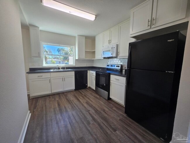 Building Photo - 517 Chaseville St