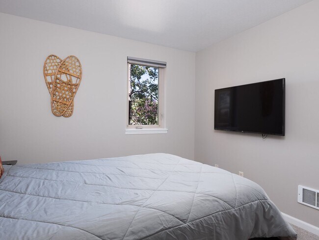 Building Photo - 7552 Mountain Laurel Dr