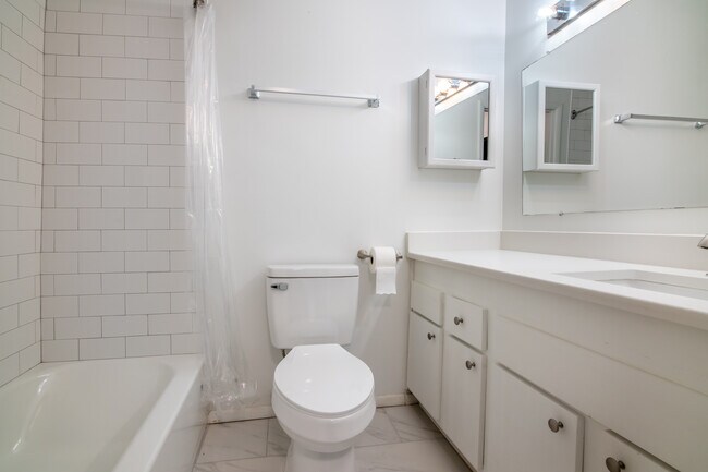 Building Photo - 1001 Woodland Vlg