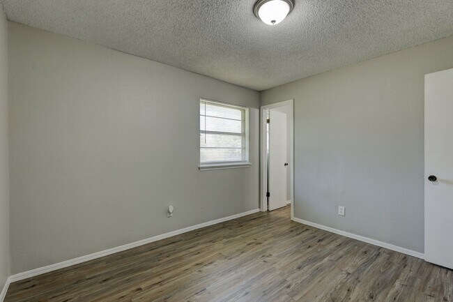Building Photo - 15375 W Funston St
