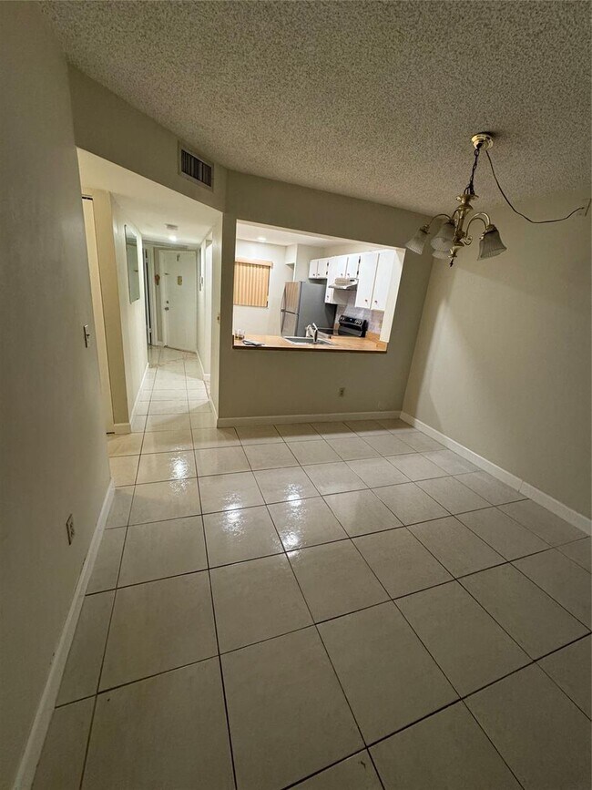 Building Photo - 852 NE 209th St