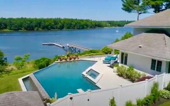 Primary Photo - 86 Heron Cove Rd