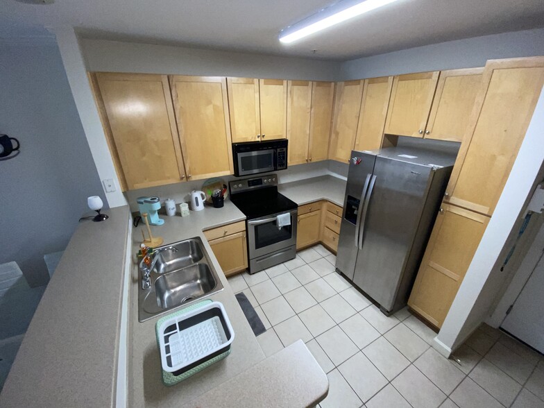Building Photo - 1521 Cadfel Ct