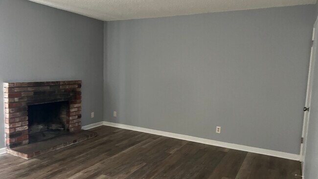 Building Photo - 2125 Banyan Way