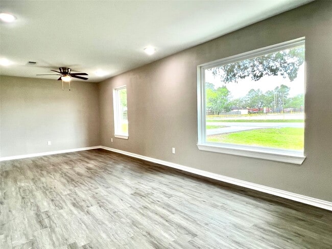 Building Photo - 813 Cedar Lawn Dr