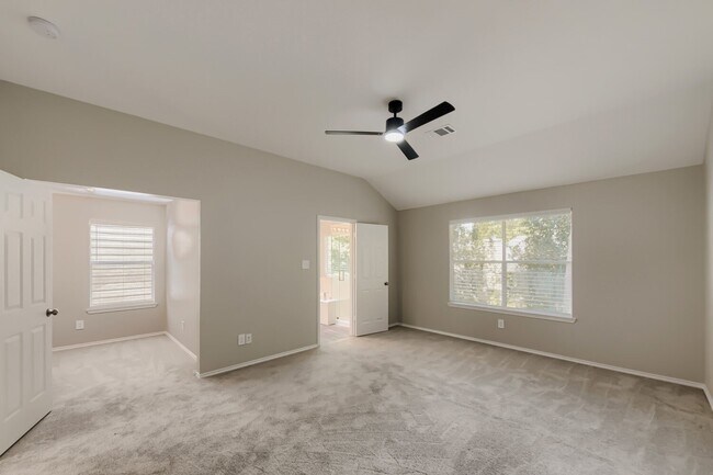Building Photo - 11 Wineberry Pl