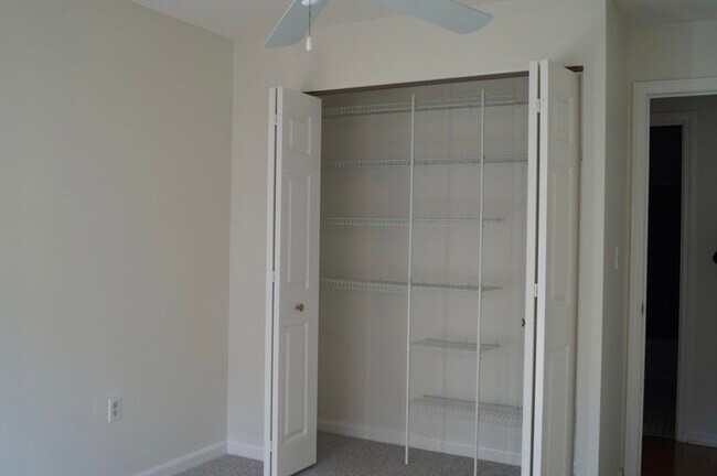 Building Photo - 200 Ledgewood Dr