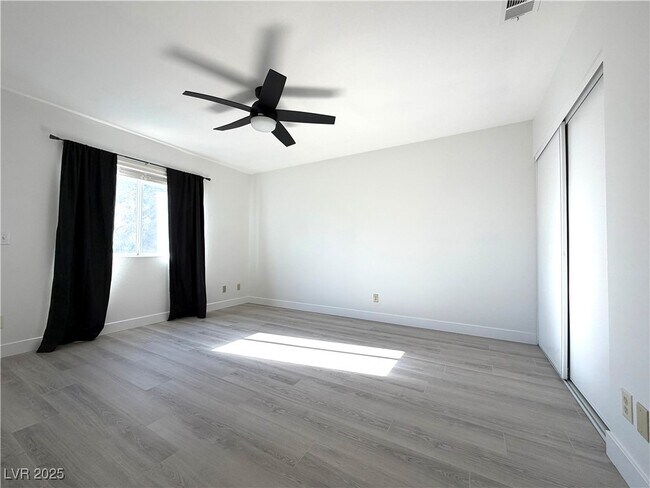 Building Photo - 9449 Amber Valley Ln