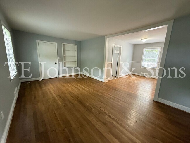 Building Photo - Charming Renovated 3BR Home