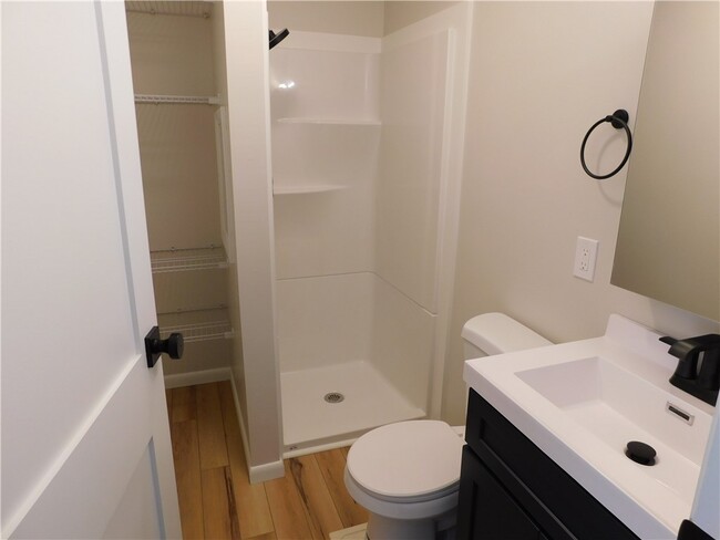 Building Photo - 182 E Main St