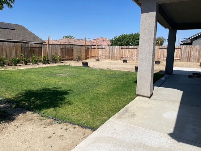 Building Photo - Newer Construction! 4+2 READY NOW!