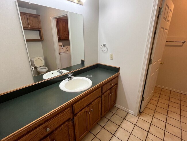 Building Photo - 308 W 16th Ct