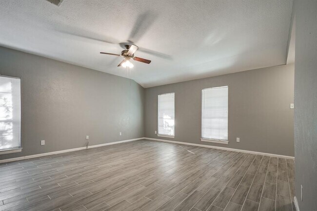 Building Photo - 3223 Creek Shadows Dr