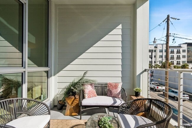 Building Photo - 1343 4th St