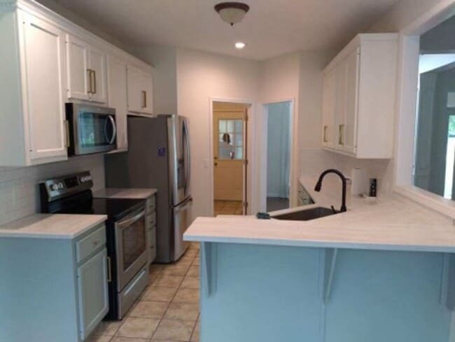 Building Photo - 6123 Lauren Cir