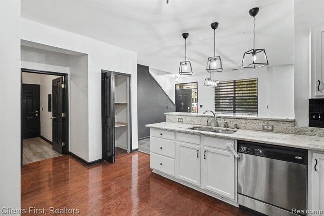 Building Photo - 47547 Ormskirk Dr