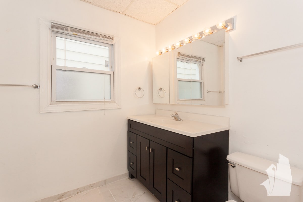 Bathroom - 2638 Wilton N Ave