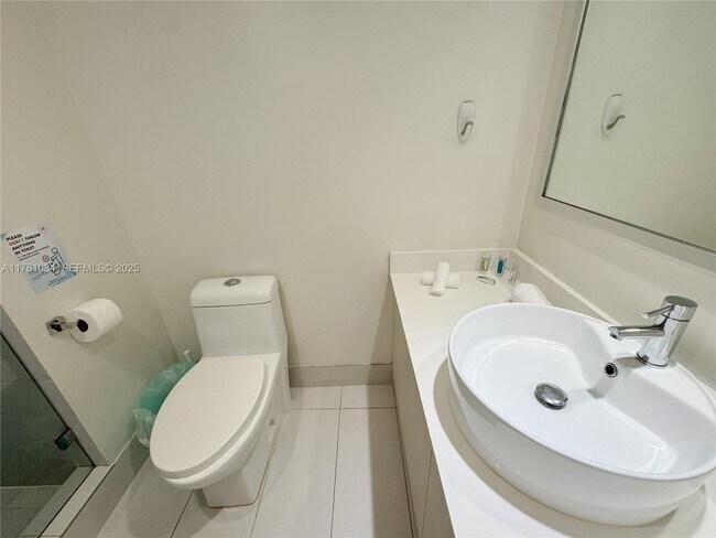 Building Photo - 2600 E Hallandale Beach Blvd