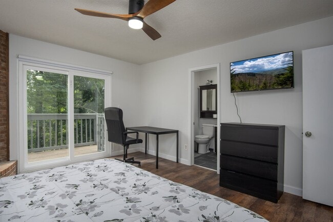 Building Photo - 28 Bass Lake Dr