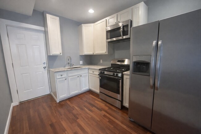 Building Photo - Two-Bedroom Rowhome with Modern Kitchen in Baltimore