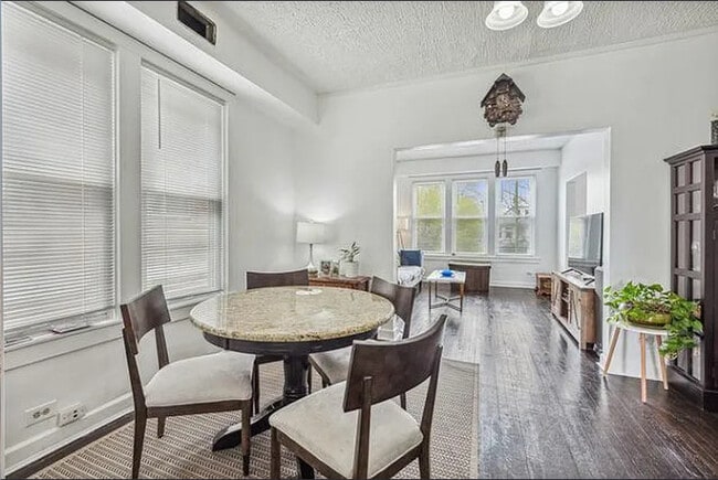 Building Photo - 4833 N Ashland Ave