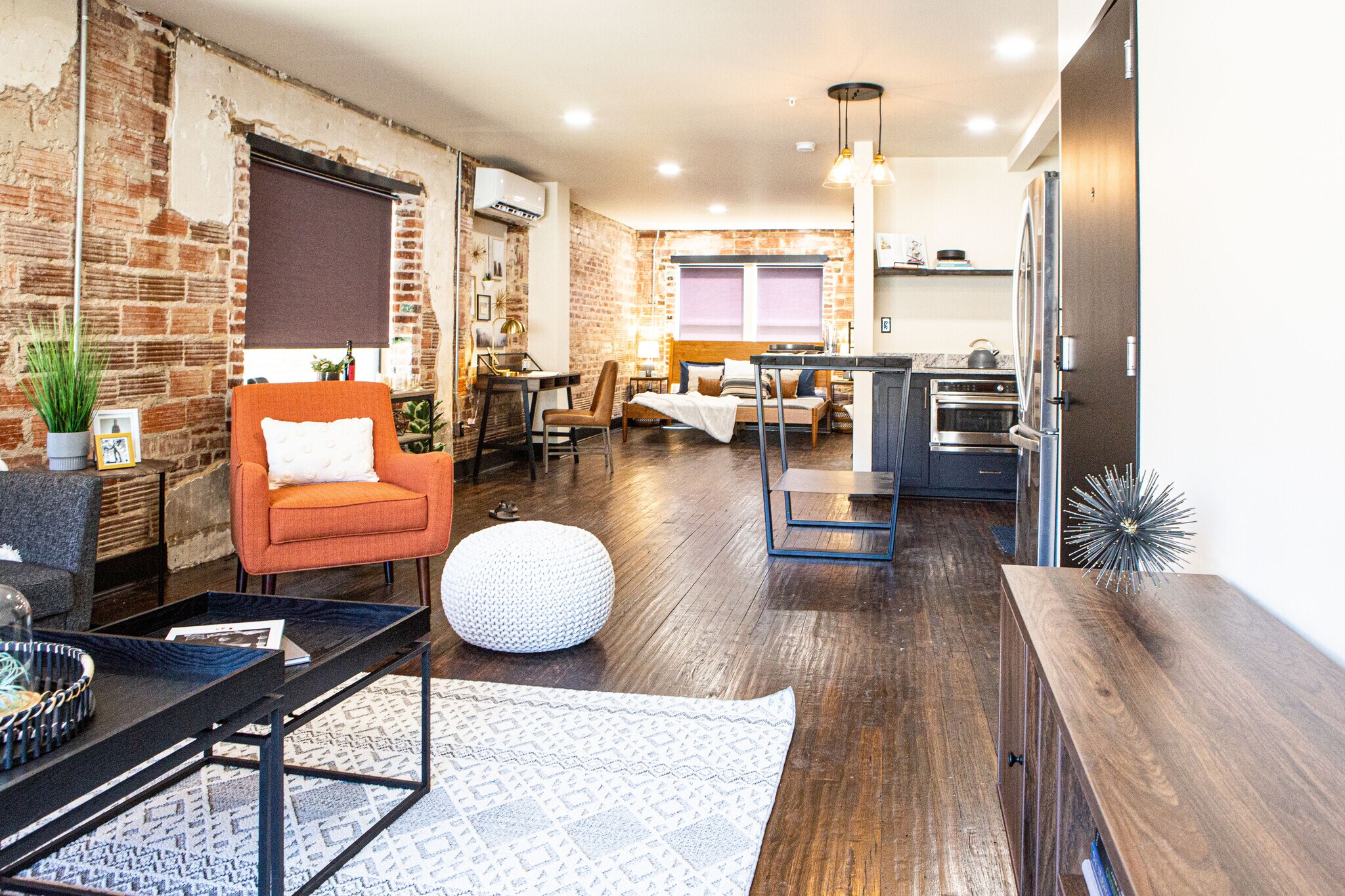 Building Photo - 144 E 21st St