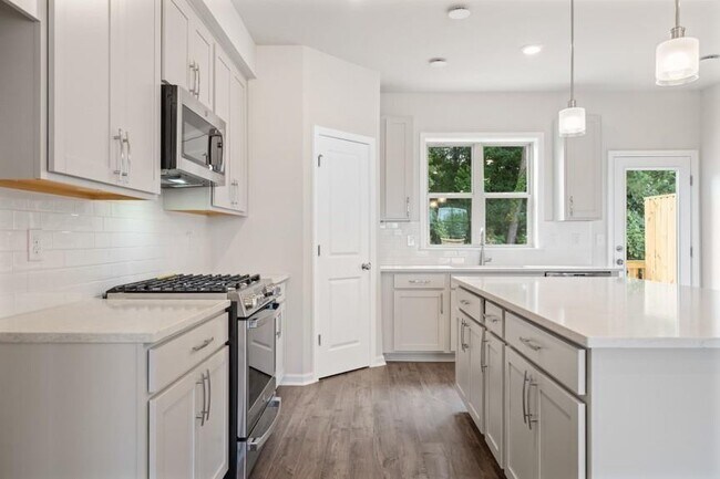 Building Photo - 1577 Halbrook Pl SW