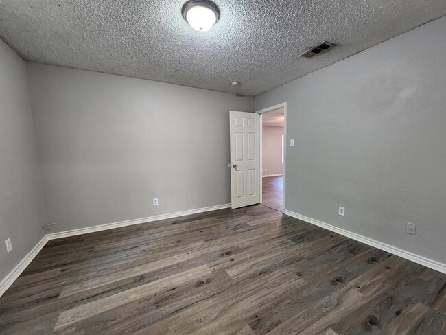 Building Photo - 10245 Country Hills Blvd