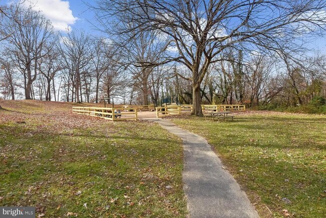 Building Photo - 2107 Fort Davis St SE