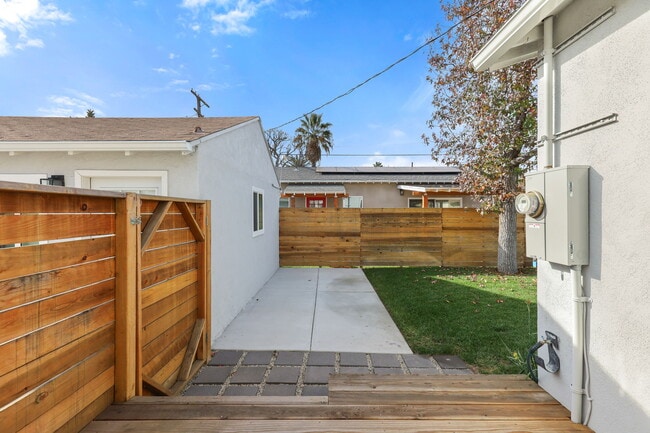 Building Photo - 6535 Ben Ave