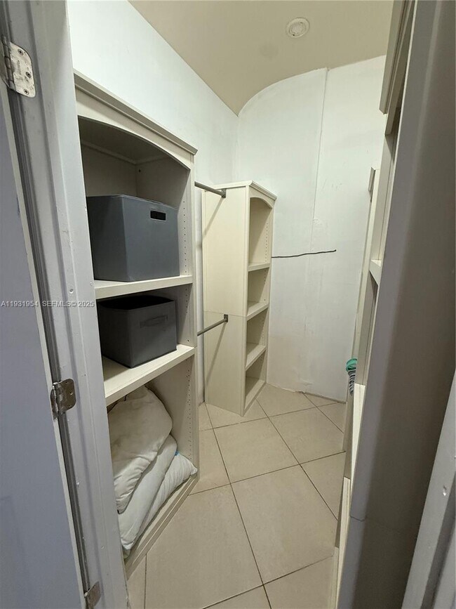 Building Photo - 318 SW 15th St