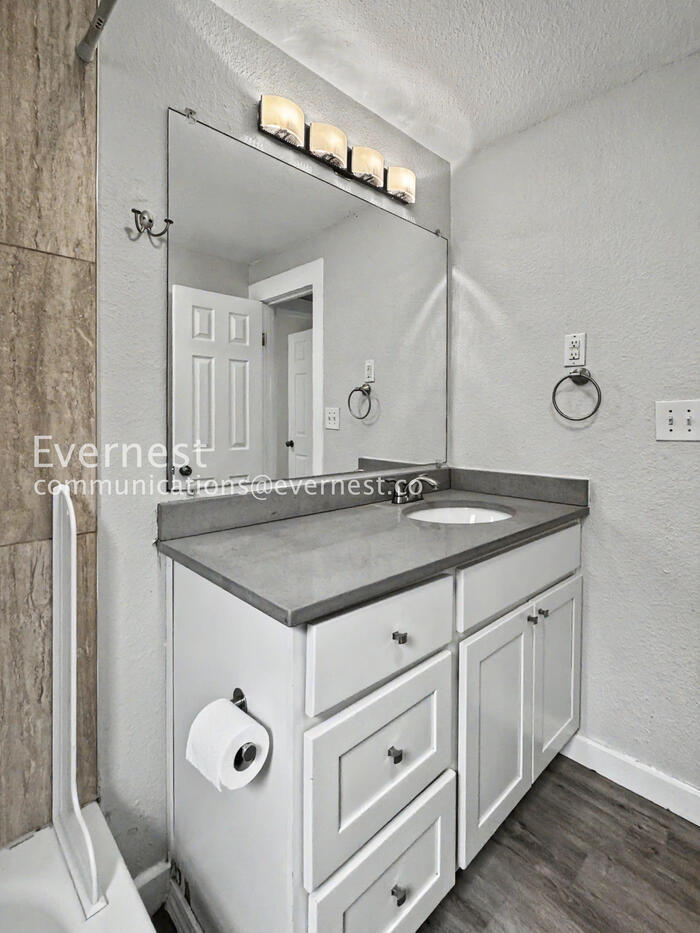 Building Photo - 4301 S Lincoln St