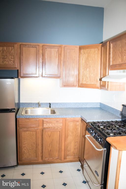 Building Photo - 2210 E York St