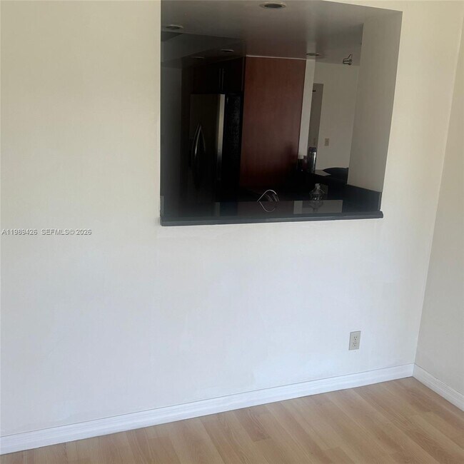 Building Photo - 800 Parkview Dr