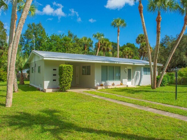 Building Photo - 7502 Pacific Ave