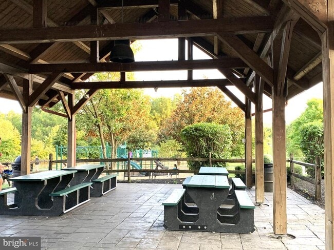 Building Photo - 11 Cabot Dr