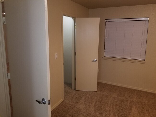 Building Photo - Upgraded West-Flagstaff Condo in the Arbor...