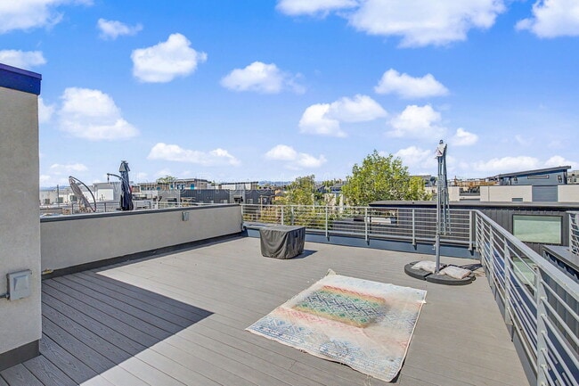 Building Photo - 2708 W 25th Ave