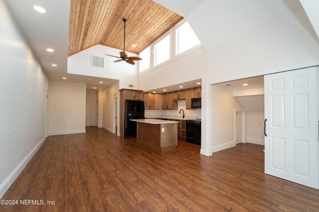 Building Photo - 11 Aviles Street