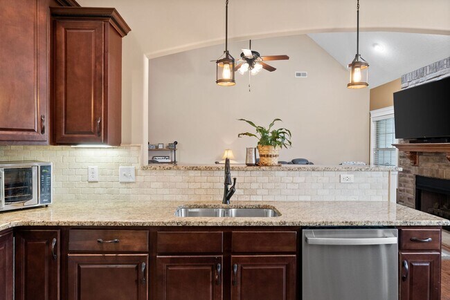 Building Photo - Spacious 4-Bedroom Home with Dual Living A...