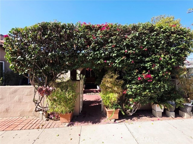 Building Photo - 554 Hawthorne St