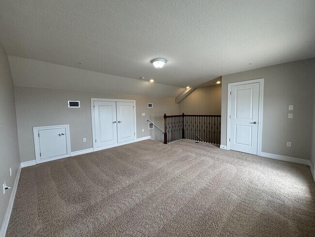 Building Photo - 8656 Waksman Pl