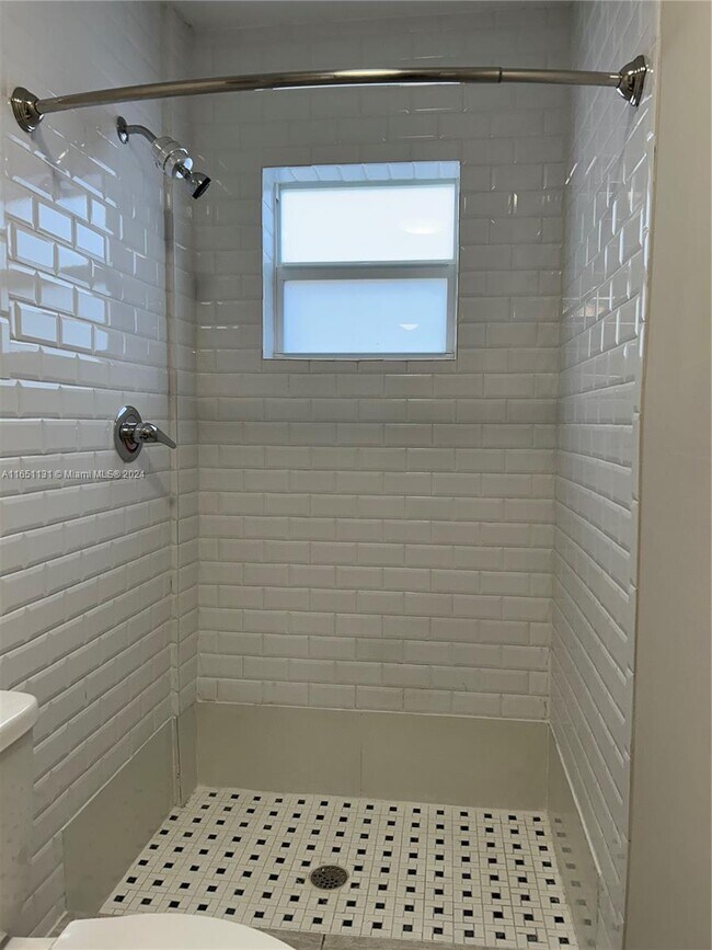 Building Photo - 222 Sidonia Ave