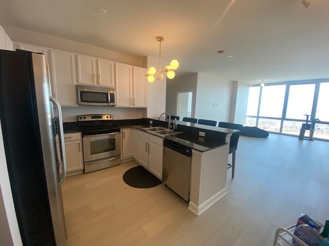 Kitchen - 1629 S Prairie Ave